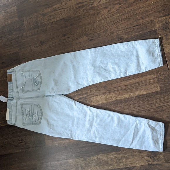 American Eagle highest rise mom jean. - Picture 4 of 5